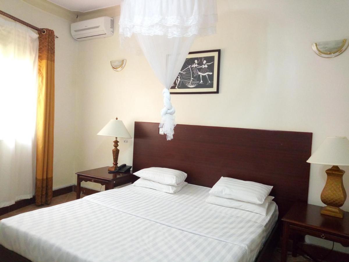 Peniel Beach Hotel Энтеббе Экстерьер фото